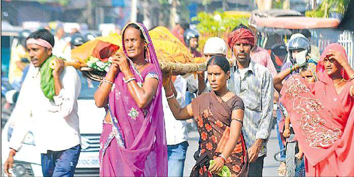 pmch-is-helpless-women-not-get-the-ambulance