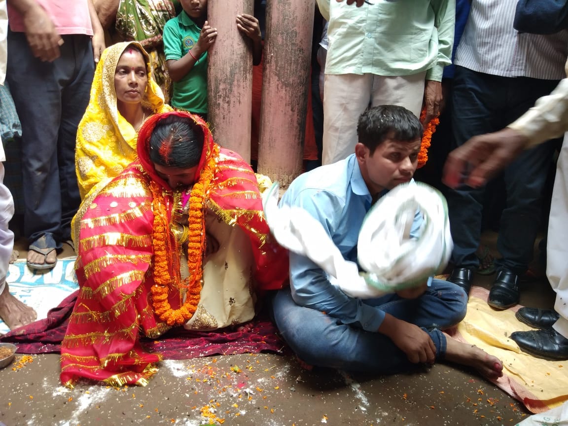 एक फौजी जवान ने अपने पूर्व प्रेमिका के घर आकर हिंदू रीति रिवाज से शादी रचाई