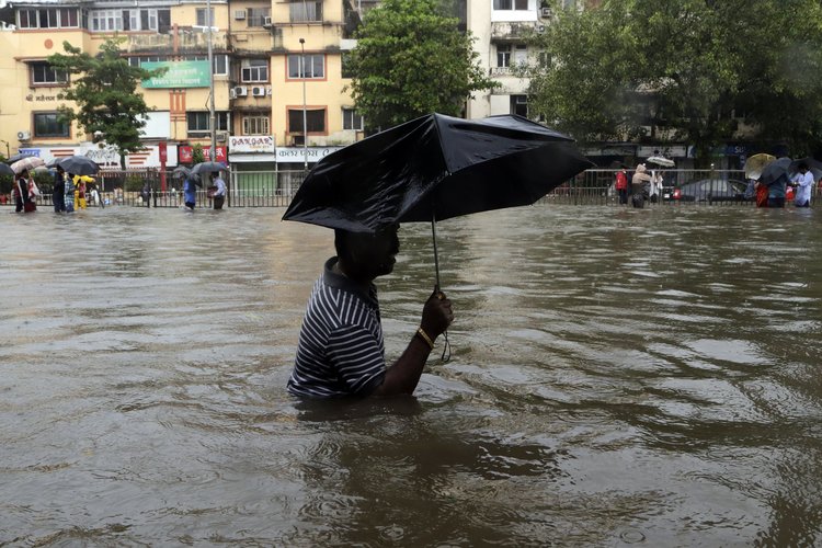 केरल में बारिश ने मचाई भारी तबाही, 13 लोगों की मौत, 3500 से ज्यादा लोग बेघर