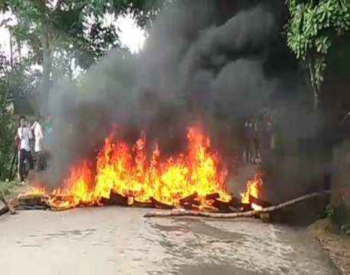 को आनन-फानन में इलाज के दो लोगों की दर्दनाक मौत की मौत शनिवार की रात एक की मौत शनिवार की जहां एक की मौत शनिवार