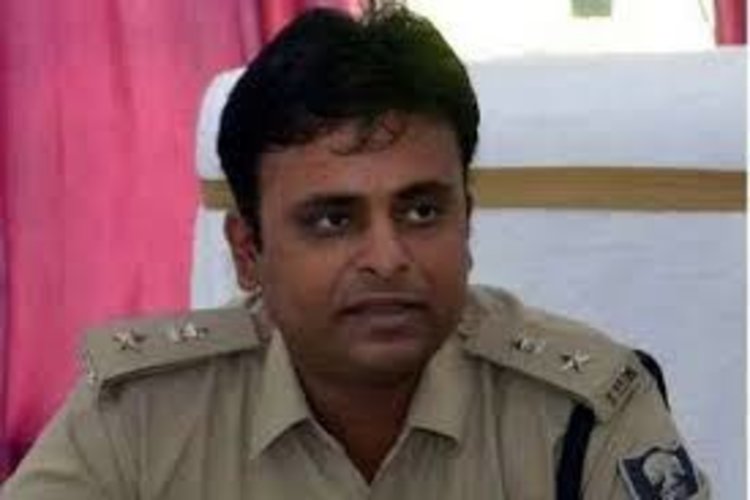 भोजपुर में घुस लेते हुए विडियो वायरल होने के बाद एएसआई समेत तीन पुलिसकर्मी सस्पेंड