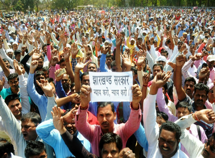 67 हजार पारा शिक्षकों के मामले में मुख्यमंत्री को गलत जानकारी देकर बरगला रहे शिक्षा विभाग के अधिकारी