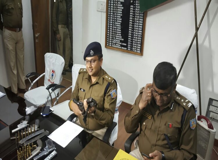 रांची पुलिस और बिहार पुलिस ने कुख्यात अपराधी को कारबाईन के साथ किया गिरफ्तार