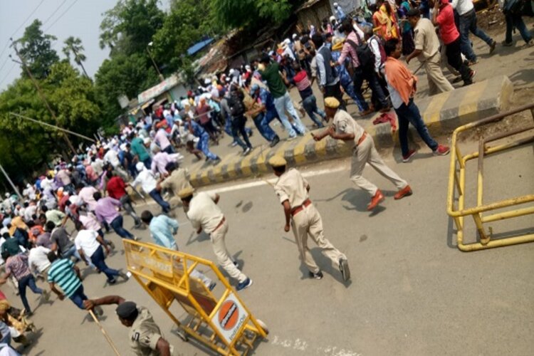 पटना में आंदोलन कर रहे शिक्षकों पर पुलिस का लाठीचार्ज, नौकरी की मांग को लेकर सड़क पर उतरे थे