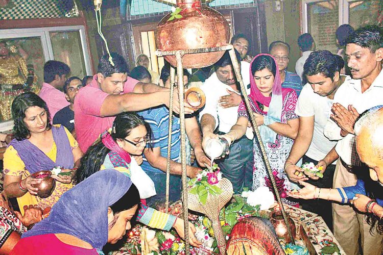 सावन की अंतिम सोमवारी पर गुलजार हुए शिवालय, बाबा भक्तों की उमड़ी भीड़