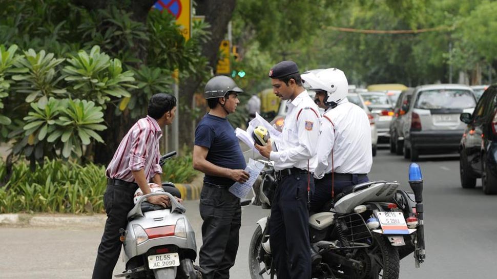 ट्रैफिक नियमों के उल्लंघन को छिपाना होगा नामुमकिन, बदल गया DL और RC का नियम