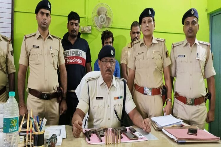 बेगूसराय पुलिस को मिली बड़ी सफलता, सोना लूटकांड का पर्दाफाश