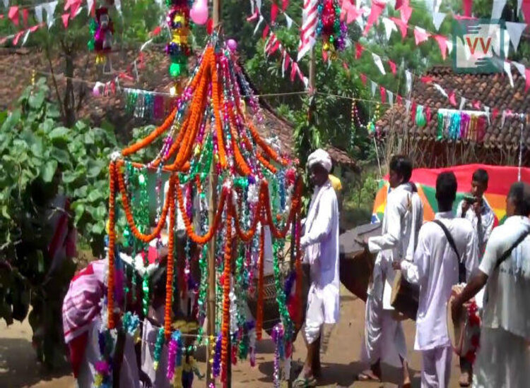 पाकुड़: नई फसल की अगवानी को करम पूजा की गयी