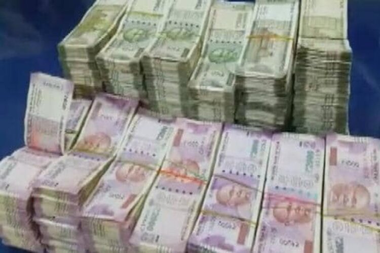 पटना में 40 लाख बरामद, ATM का पैसा लेकर भागे थे SIS के सुरक्षाकर्मी