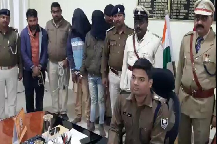 लूट व रंगदारी मांगने के उद्देश्य से जुटे दो अपराधियों को पुलिस ने किया गिरफ्तार