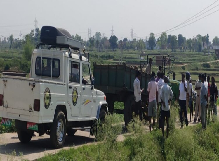 पत्थर के तस्करों ने वन विभाग की टीम को पीटा, ट्रैक्टर छुड़ाकर ले भागे