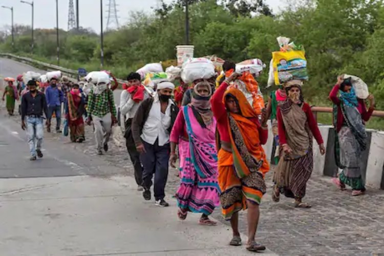 क्यों प्रवासी मजदूर बिहार की राजनीति के सेंटर स्टेज पर आ गए हैं, समझिए