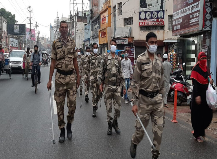 बकरीद पर घरों में की गयी नमाज अदा, सुरक्षा के पुख्ता इंतजाम