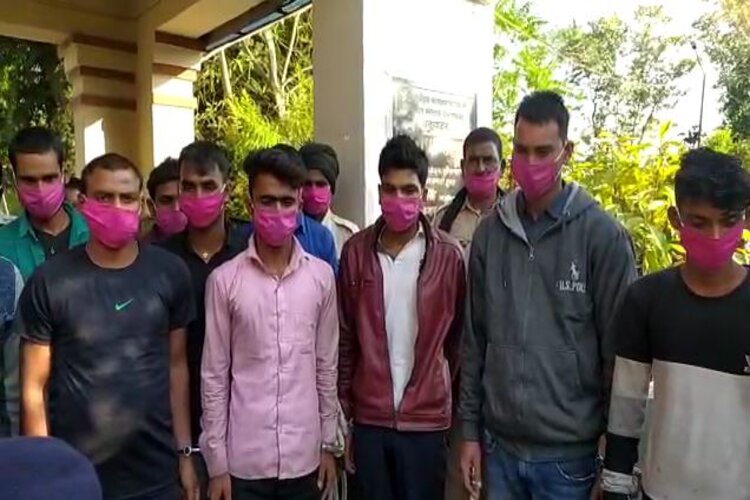 मोतिहारी पुलिस को मिली बड़ी कामयाबी, 13 अपराधियों को एक साथ किया गिरफ्तार