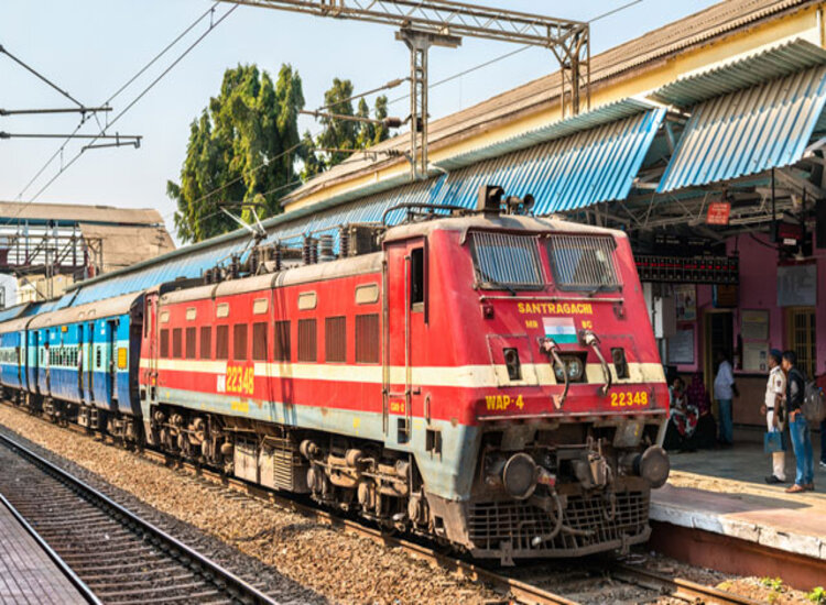 रेल यातायात को पटरी पर लाने की कवायद तेजी से शुरू