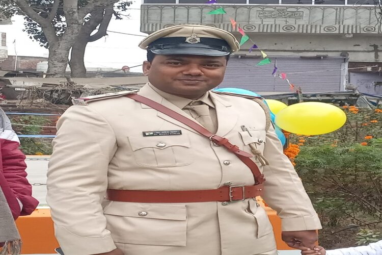 औरंगाबाद में पुलिस ने ही लॉ एंड आर्डर की उड़ाई धज्जिया, घूस लेते रंगे हाथ पकड़ा गया थानेदार