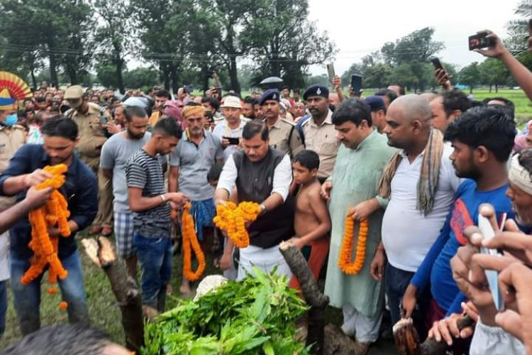 गोपालगंज : पंचतत्व में विलीन हुए जिले के लाल सुधांशु, अंतिम विदाई देने उमड़ा जन सैलाब