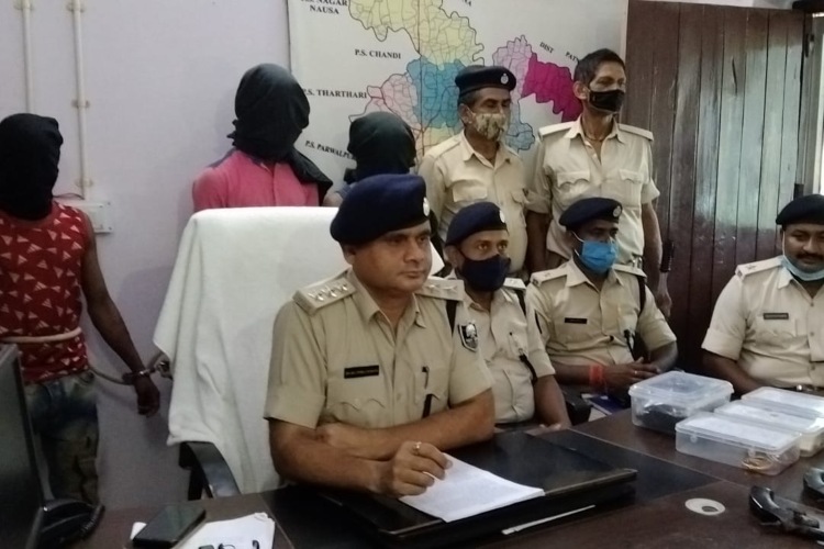 विभिन्न लूट व चोरी मामले में फ़रार चल रहे अपराधियों को नालंदा पुलिस ने किया गिरफ्तार