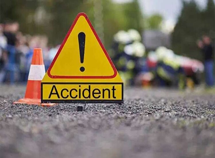 समस्तीपुर : अपनी दुकान से घर जा रहे बाइक सवार पिता-पुत्र की दर्दनाक दुर्घटना में मौत
