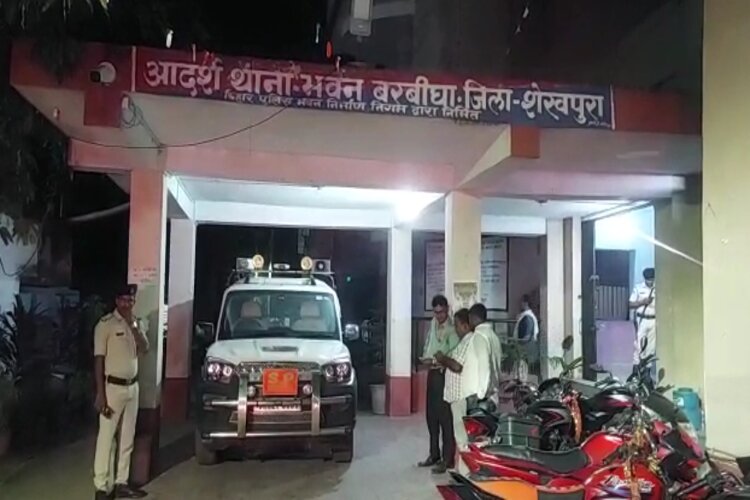 विसर्जन जुलूस में गोलीबारी मामले में पुलिस ने की बड़ी कार्रवाई, 32 लोग हुए गिरफ्तार