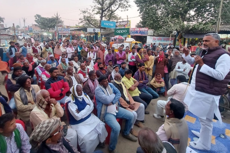 किसानों को हो रही खाद और बीज की किल्‍लत के लिए भाजपा सरकार जिम्‍मेदार : किशोर कुमार