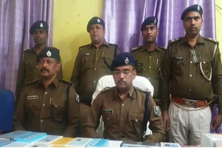 कटिहार पुलिस ने मोबाईल लुटेरा गिरोह का किया खुलासा, 4 अपराधी गिरफ्तार