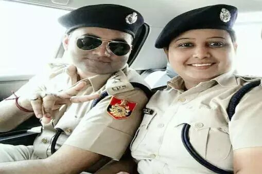 पति को IPS अधिकारी की वर्दी पहनाकर फंसी महिला डीएसपी, विभागीय कार्रवाई शुरू.